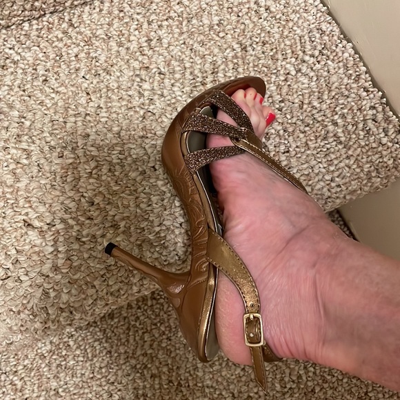 NWT  Bronze gold high-heel platform strappy sandal evening party shoe size 6 NEW - Picture 11 of 11